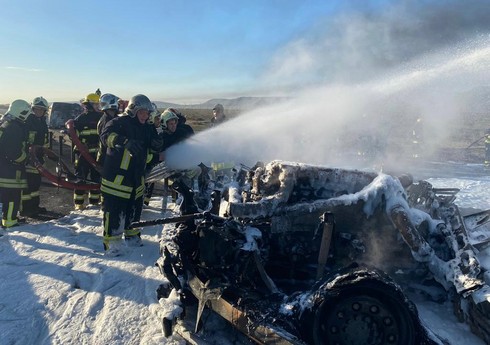 Qobustanda üç avtomobil toqquşub, ikisi yanıb, ölən var - YENİLƏNİB-4