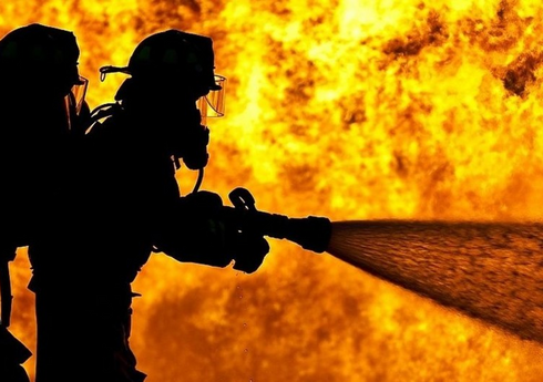 Qobustanda yanacaqdaşıyan avtomobil yanıb, bir nəfər ölüb - YENİLƏNİB