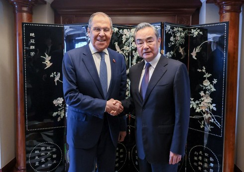 Sergey Lavrov Cakartada çinli həmkarı ilə görüşüb