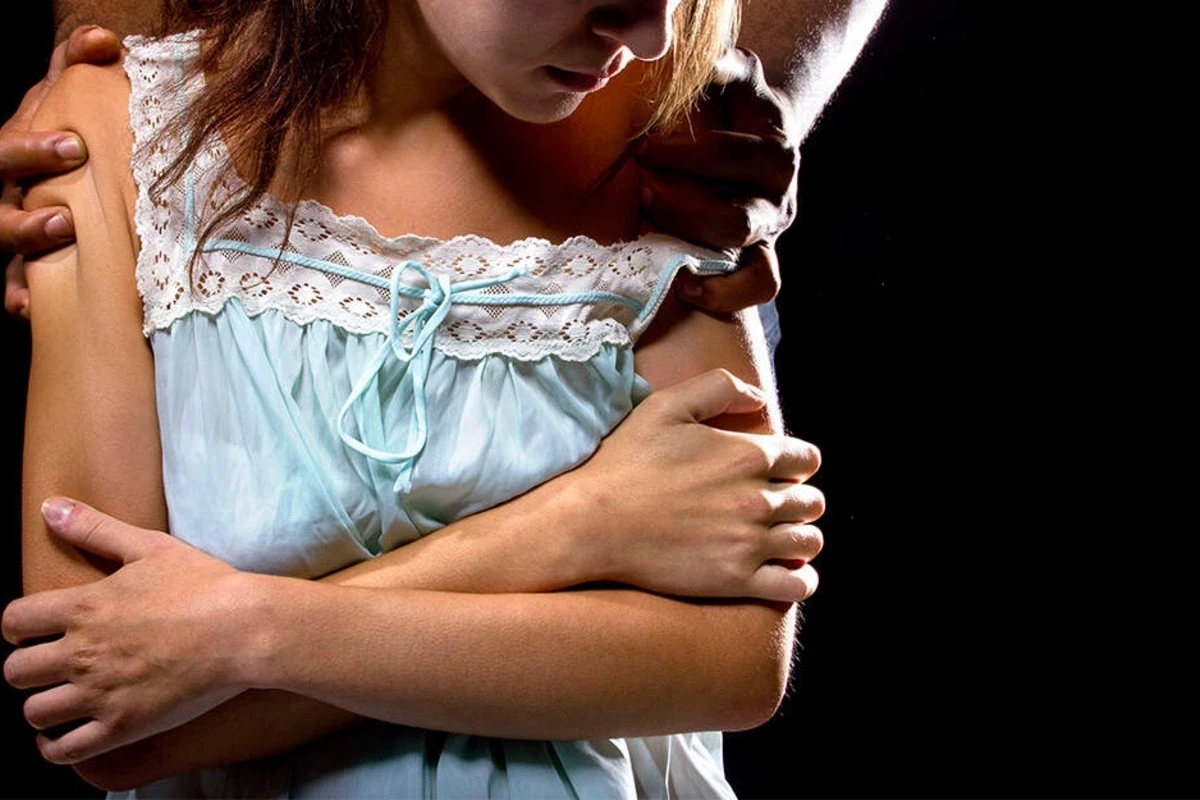 13 yaşlı qıza qarşı əxlaqsız hərəkətlər etməkdə təqsirləndirilən şəxs azadlığa buraxıldı