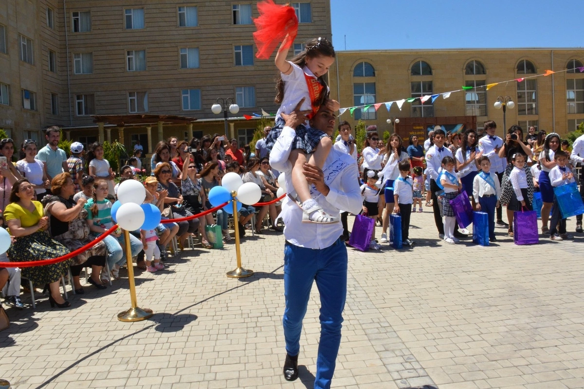 308 nömrəli məktəbdə 