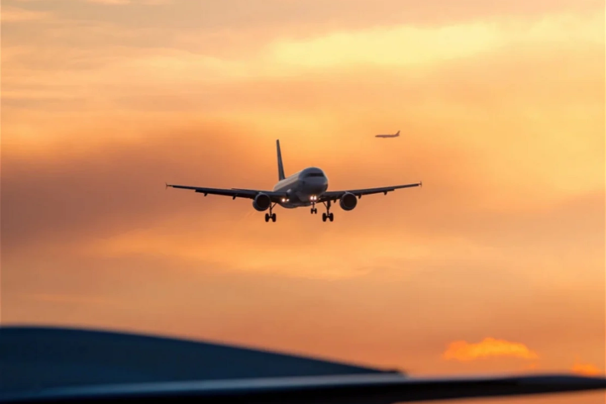 48 gün sonra İrana ilk təyyarə yola düşdü