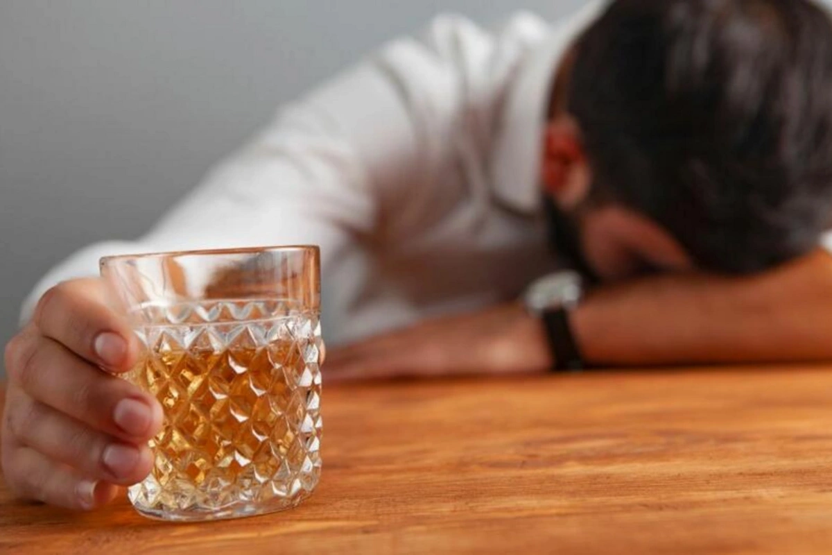 56 yaşlı kişi evində sevgilisi ilə yeyib-içdi, ona xəsarət yetirdi - TƏFƏRRÜAT