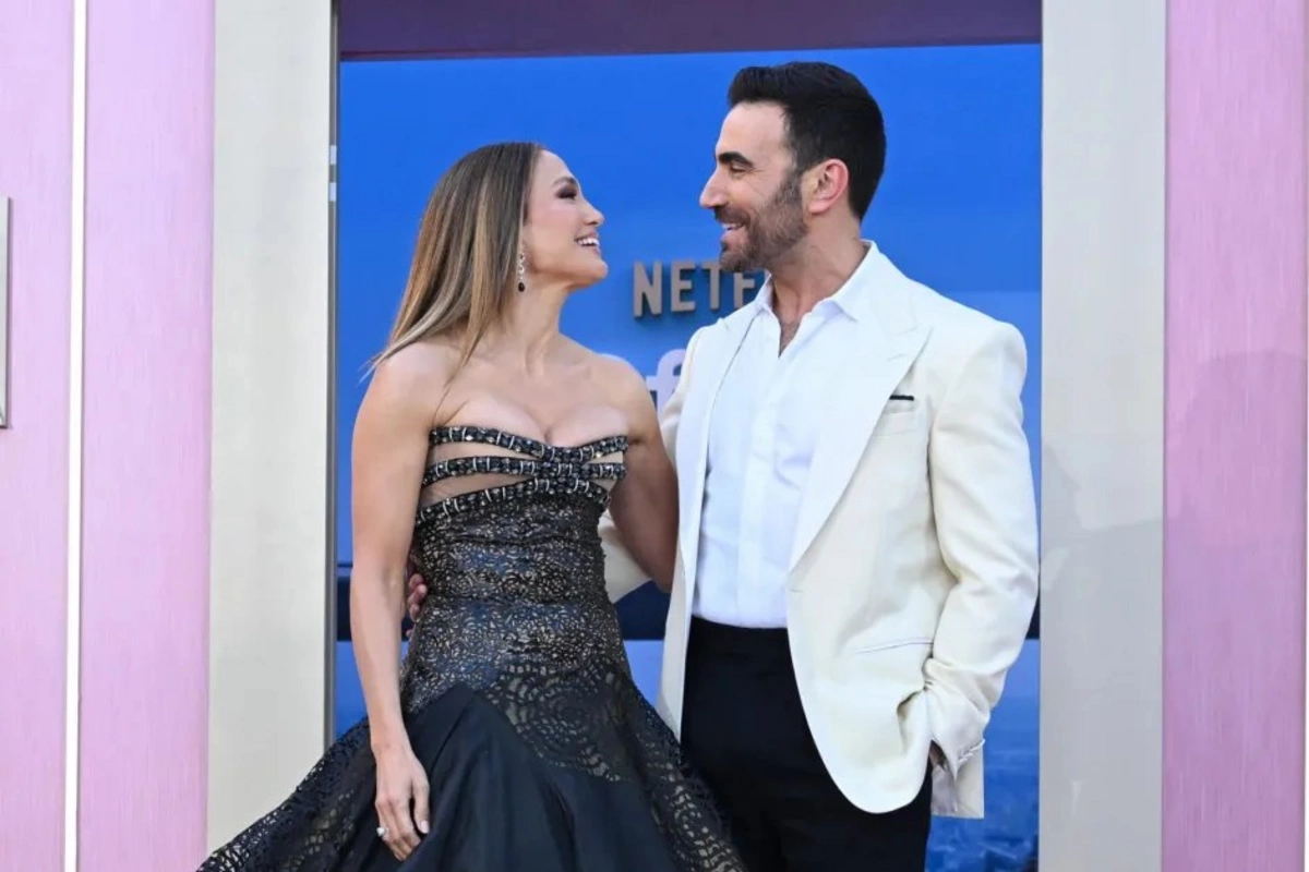 57 yaşlı Cennifer Lopez 46 yaşlı Brettlə sevgilidir