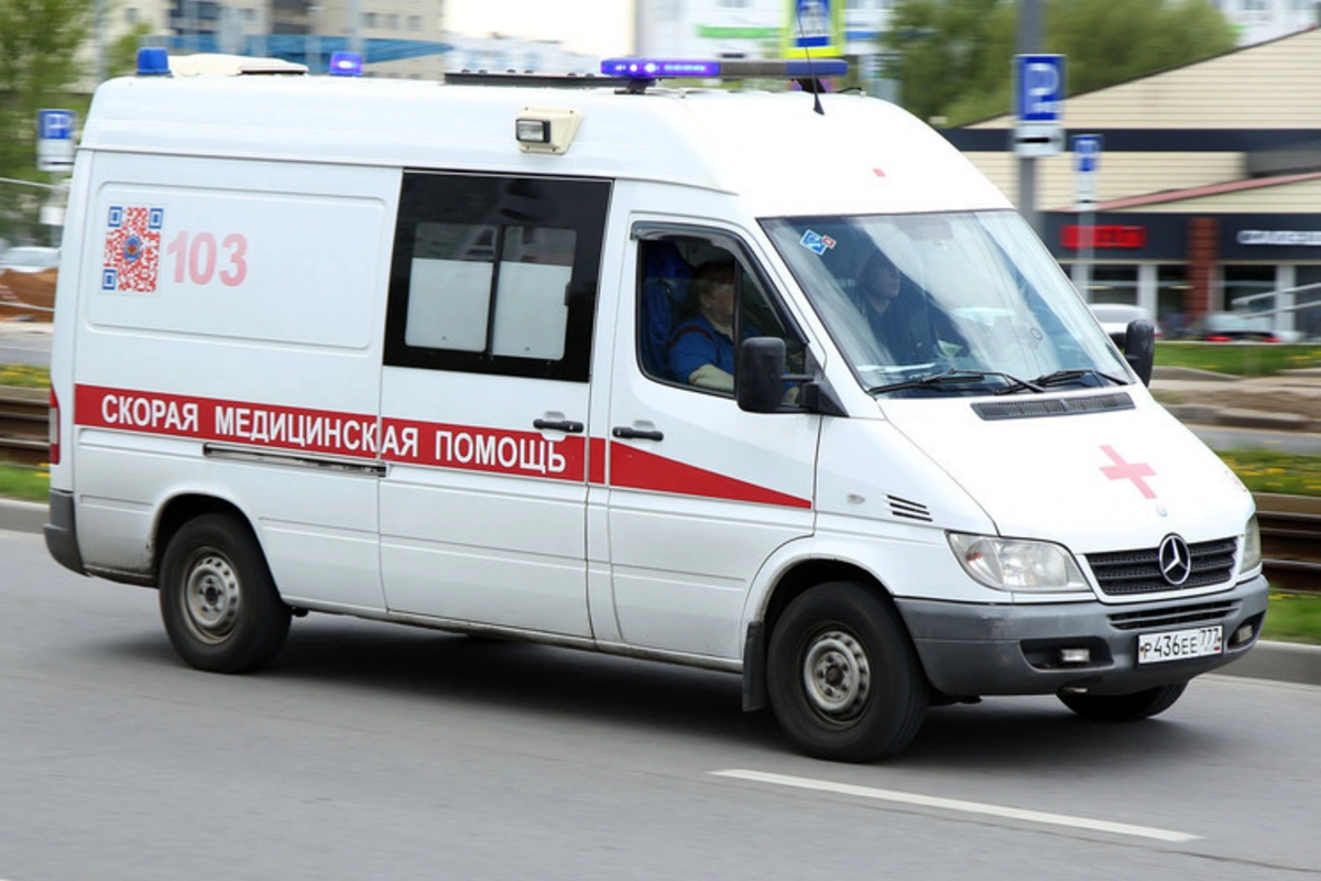 80 yaşlı qadın altıncı mərtəbədən yıxılıb sağ qaldı