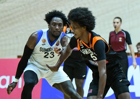 ABŞ-dən olan basketbolçu: 