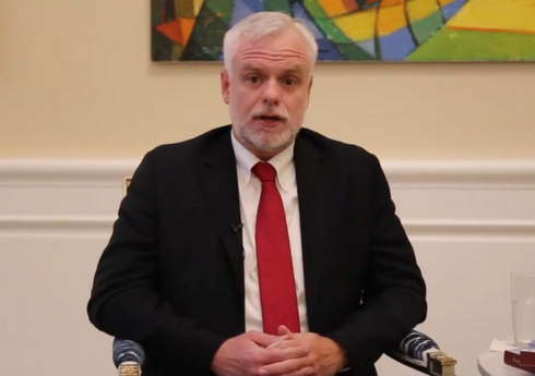 ABŞ səfiri Milad bayramını qeyd edən insanları təbrik edib