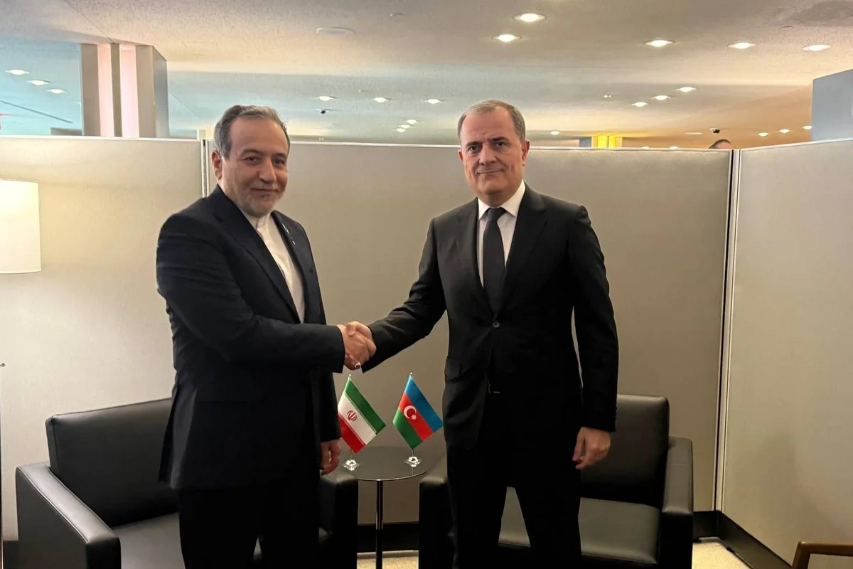 Abbas Əraqçi Ceyhun Bayramovla görüşüb
