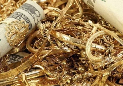 Abşeronda evdən 10 000 manatlıq qızıl oğurlanıb