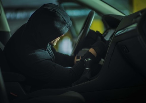 Abşeronda sərxoş kişi işlədiyi avtomobil yuma məntəqəsindən maşın qaçırıb