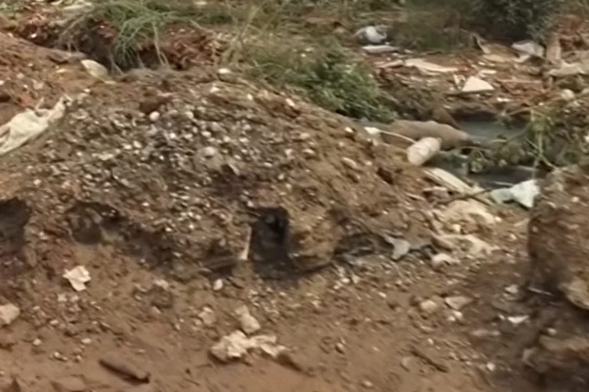 Abşeronda kanalizasiya sularının yola axması ciddi narazılıq yaradıb