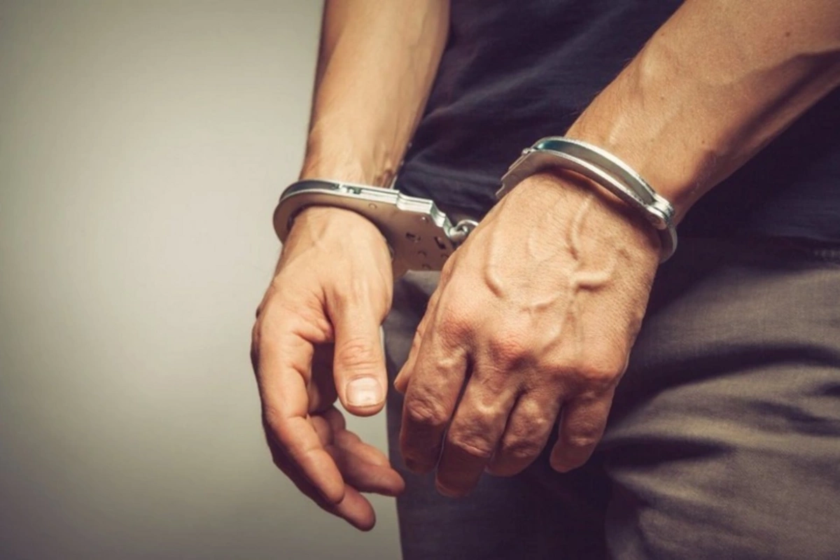 Abşeronda mağazadan oğurluq etməkdə şübhəli bilinən şəxslər saxlanılıb