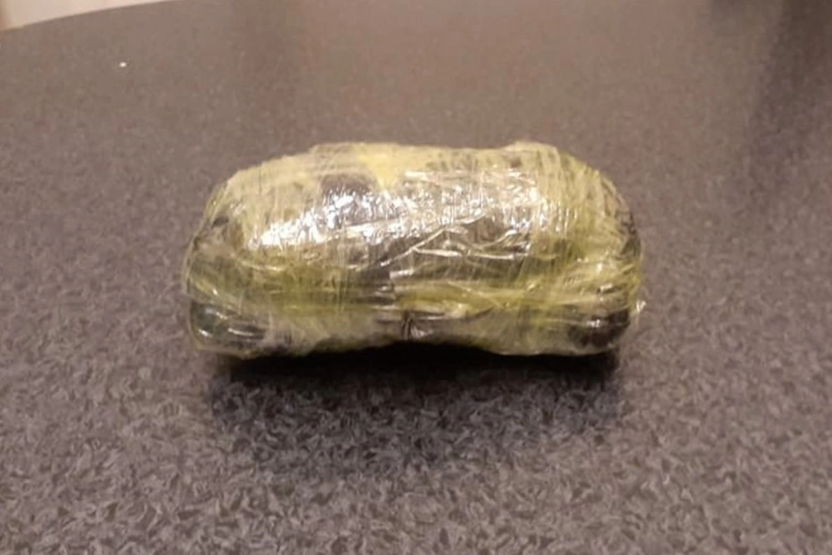 Abşeronda saxlanılan 2 nəfərdən 5 kiloqram narkotik vasitə aşkarlanıb