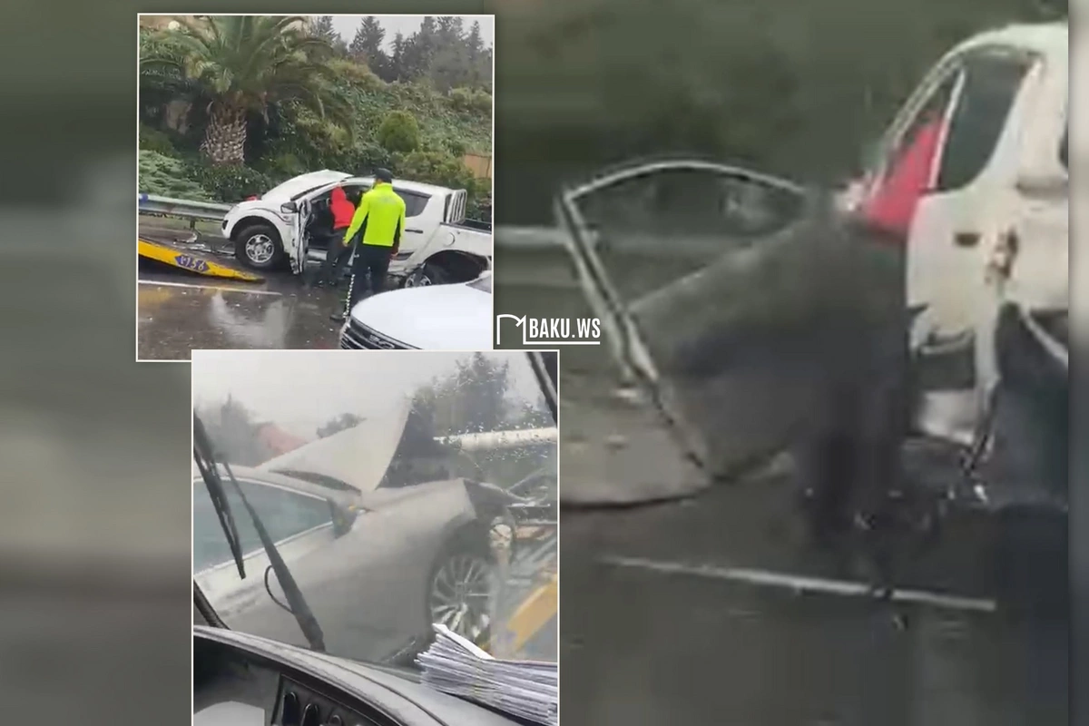 Aeroport yolunda ağır QƏZA: Üç avtomobil toqquşub, biri aşıb