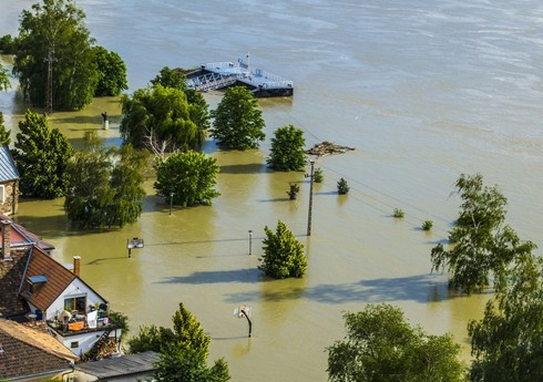 Afrika ölkəsində daşqın və torpaq sürüşmələri azı 176 nəfərin həyatına son qoyub
