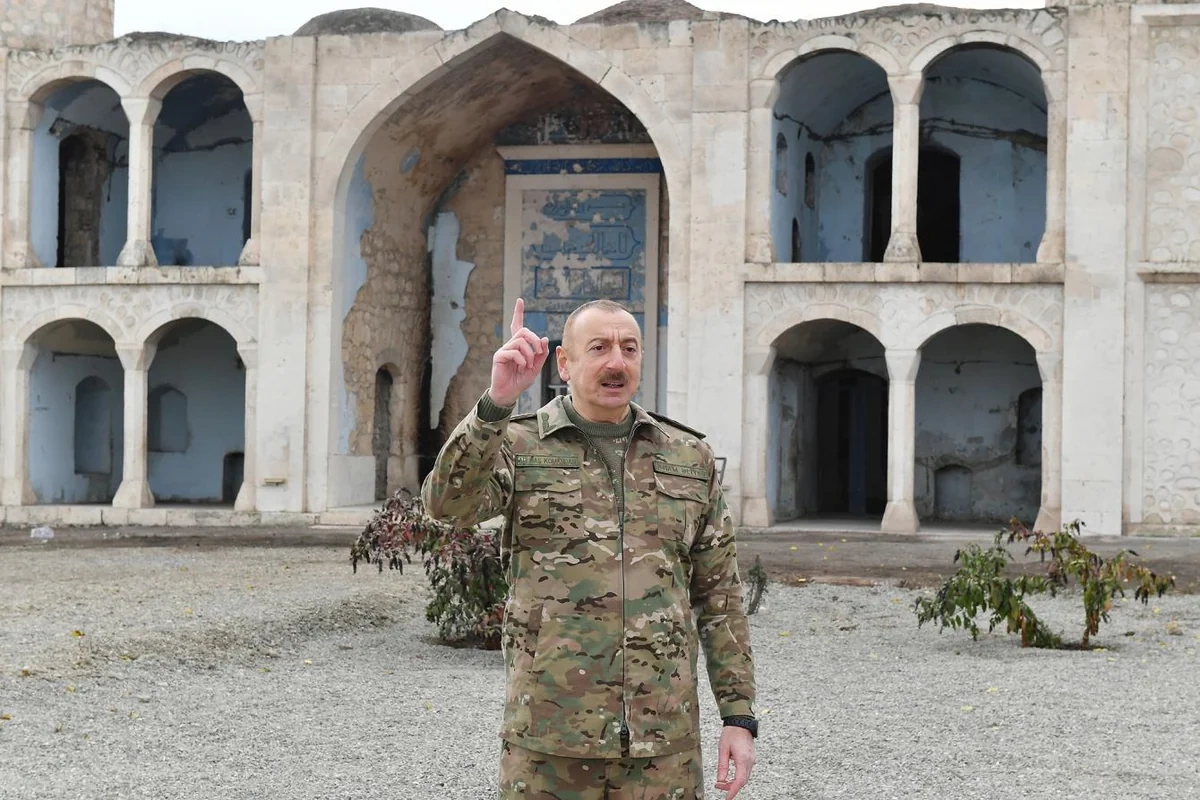 Ağdam Cümə məscidində müzəffər Ali Baş Komandanı qarşılayan ayə: 