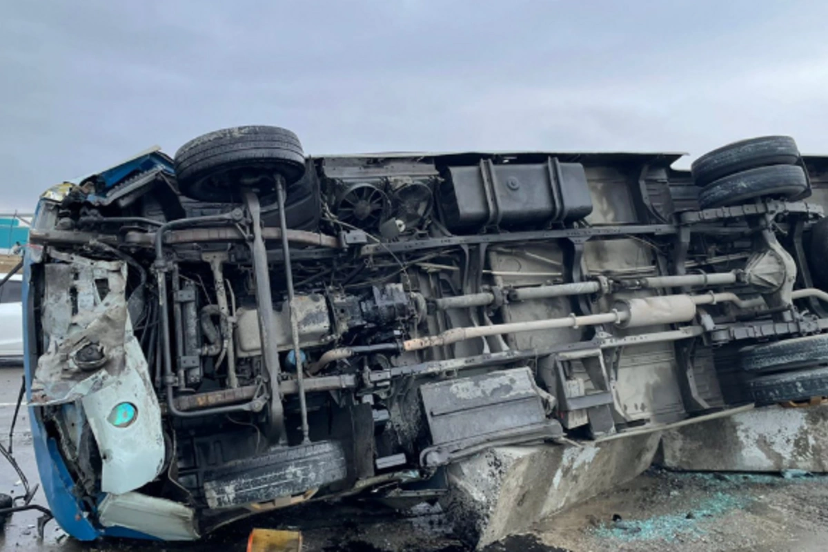 Ağdam-Füzuli yolunda mikroavtobus aşıb, 20 nəfər xəsarət alıb