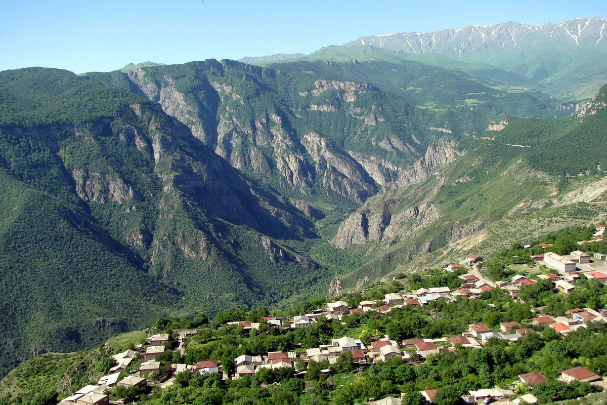 Ağdərənin Həsənriz kəndinə ilk köç karvanı yola salınıb