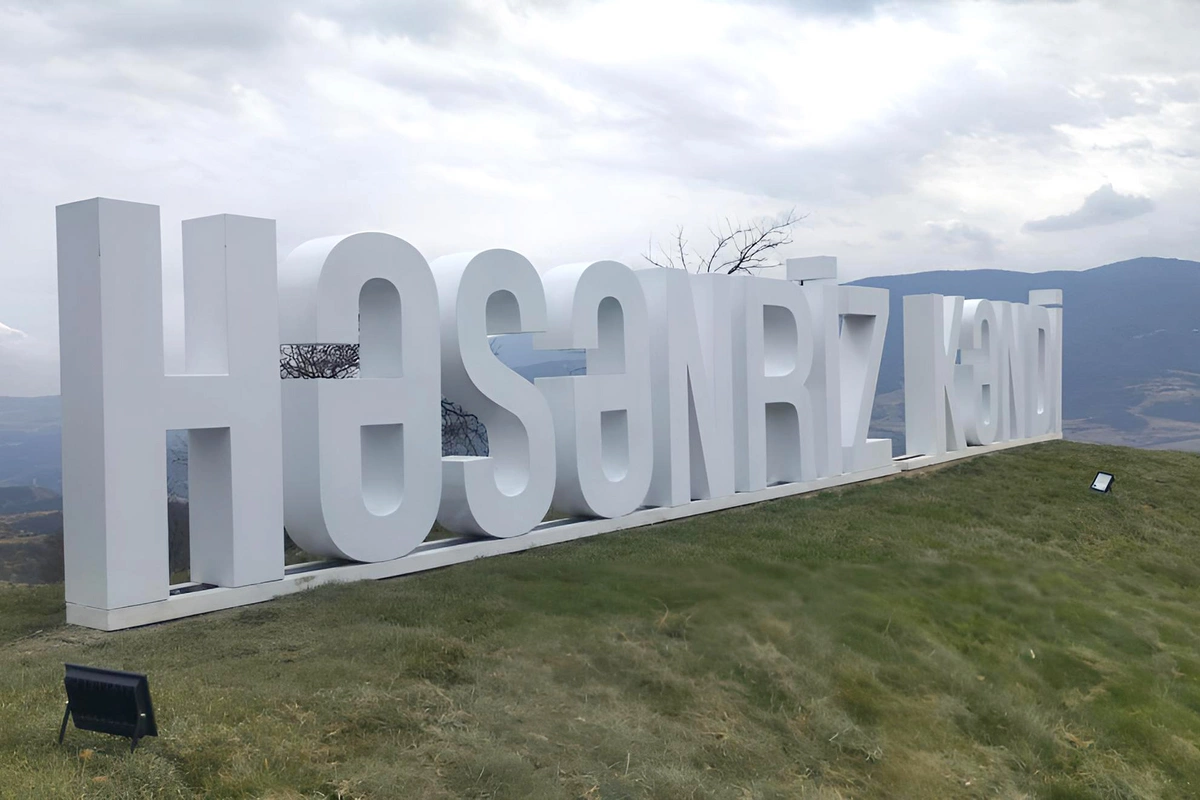 Ağdərənin Həsənriz kəndinə növbəti köç yola salınıb Ağdərənin Həsənriz kəndinə növbəti köç yola salınıb