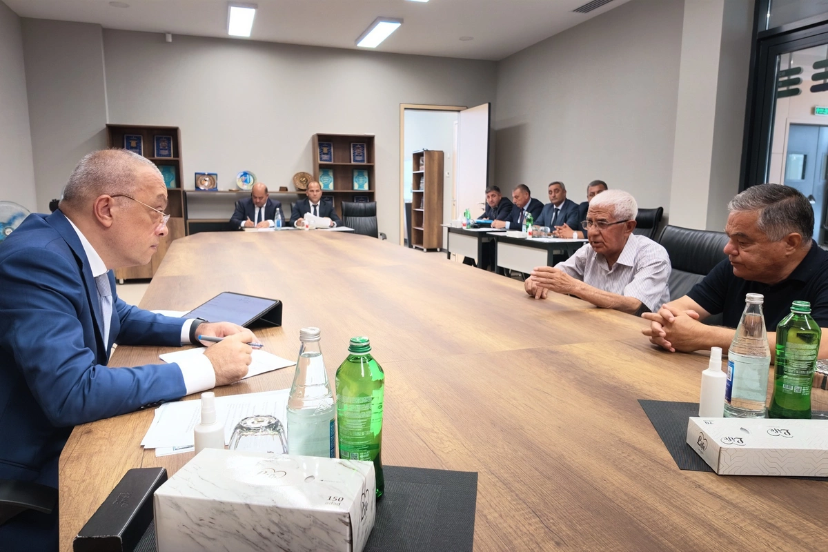Agentlik sədri Füzulidə vətəndaşlarla görüşüb Agentlik sədri Füzulidə vətəndaşlarla görüşüb