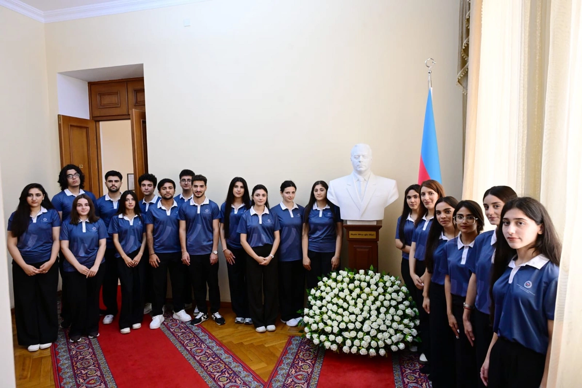 AHİK könüllüləri Prezident Kitabxanasını ziyarət ediblər