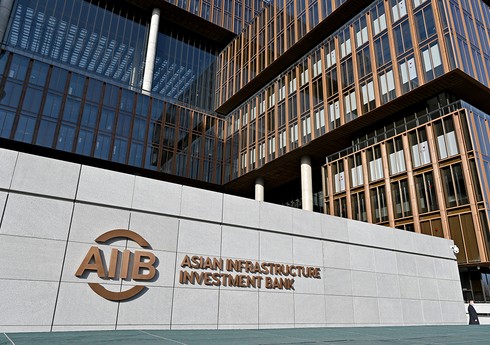 AIIB Azərbaycanla günəş enerjisi sahəsində ilk sazişini imzalayıb