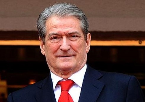 Albaniyanın keçmiş baş naziri ev dustaqlığına məhkum edilib