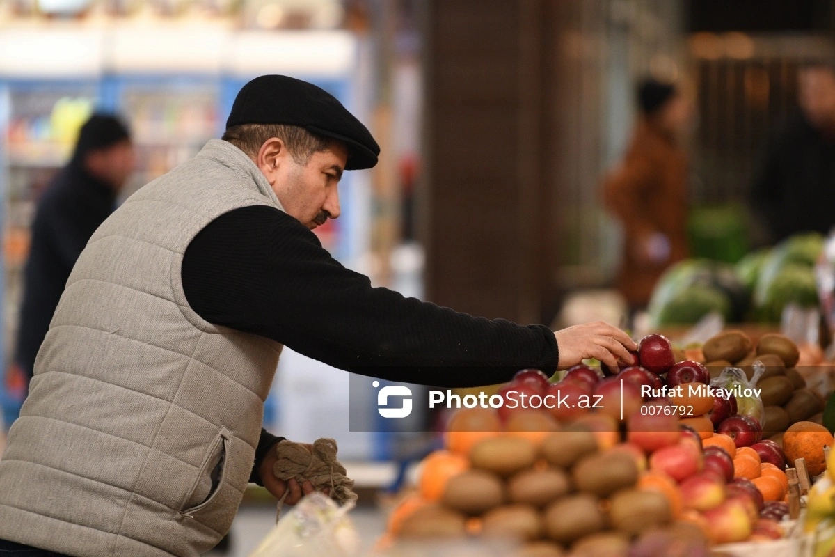 Alça 15, şaftalı 17, tut isə 10 manata - Bazarda od tutub yanan qiymətlər