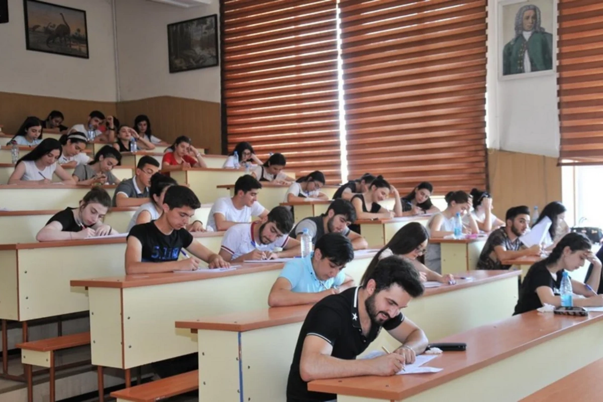 Ali məktəblərdə dövlət sifarişi üzrə bəzi yerlər niyə boş qalıb?