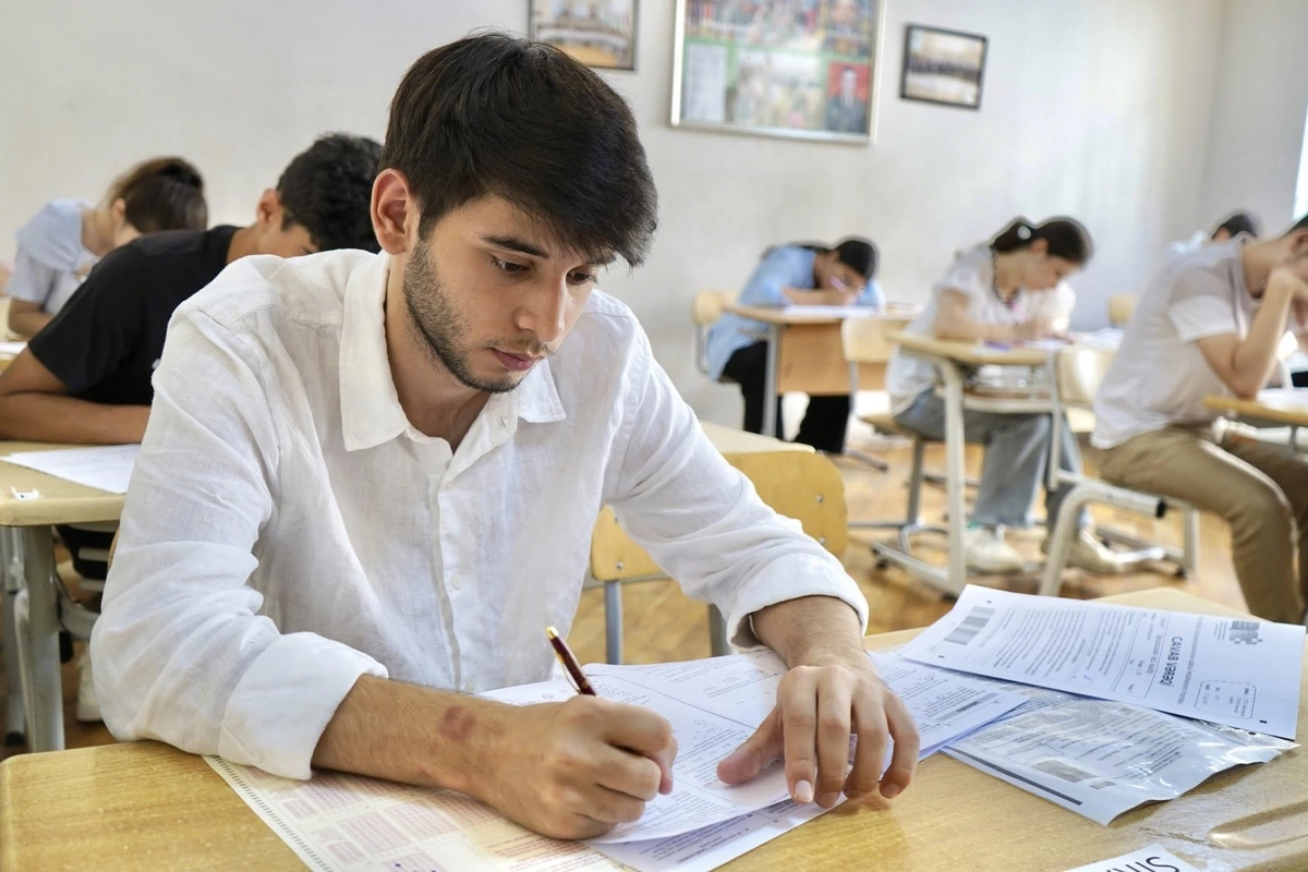 Ali məktəblərə I və IV ixtisas qrupları üzrə qəbul imtahanları keçirilib