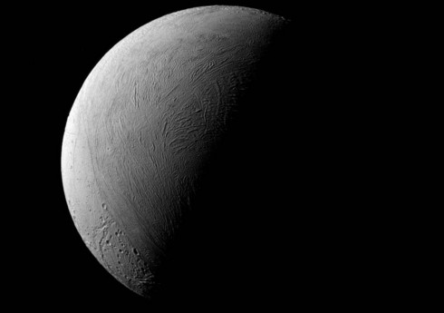 Alimlər Saturnda həyatın mümkünlüyünə dair yeni sübutlar tapıblar