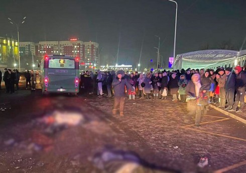 Almatıda avtobus insanların üzərinə sürülüb, ölənlər var