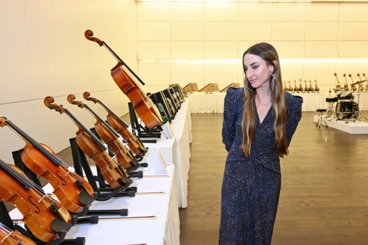 Alyona Əliyeva Heydər Əliyev Mərkəzində keçirilən musiqi alətlərinin təqdimat mərasimindən paylaşım edib Alyona Əliyeva Heydər Əliyev Mərkəzində keçirilən musiqi alətlərinin təqdimat mərasimindən paylaşım edib