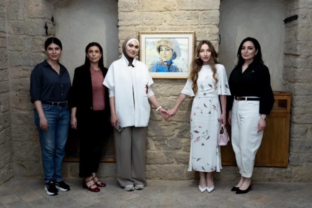 Alyona Əliyeva Rüqəyya Babaxanın Alyona Əliyeva Rüqəyya Babaxanın
