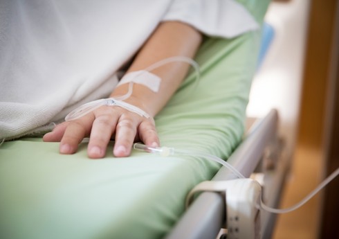 Şamaxıda avtomobil aşıb, 8 yaşlı uşaq ağır xəsarət alıb