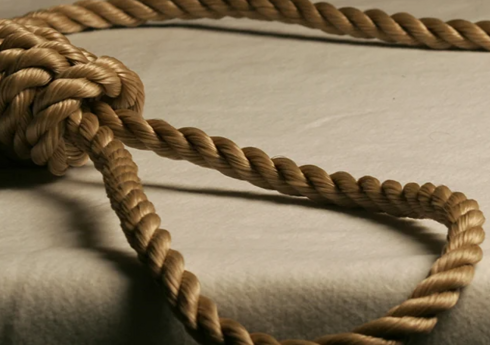 Ağsu sakini özünü asaraq ölüb