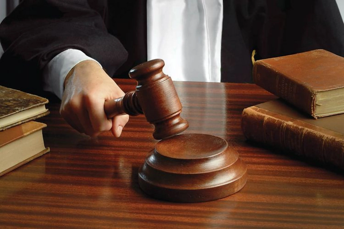 Atasını öldürməkdə təqsirləndirilən gəncə ittiham elan olunub
