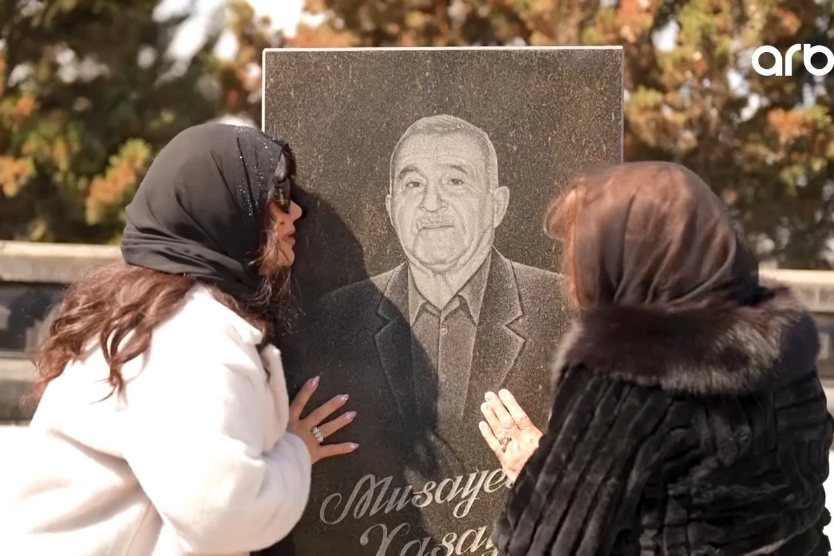 Atasının məzarını görən Mənzurə Musayeva göz yaşlarını saxlaya bilmədi Atasının məzarını görən Mənzurə Musayeva göz yaşlarını saxlaya bilmədi