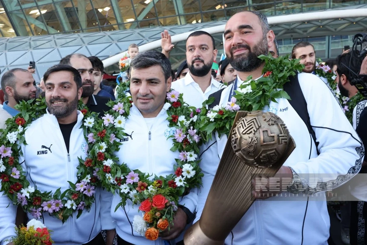 Avropa çempionatında qızıl medal qazanan Azərbaycanın minifutbol millisi Vətənə qayıdıb