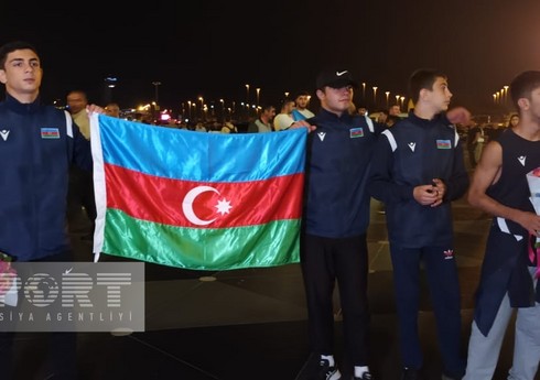 Avropa çempionu olan güləşçilərimiz Vətənə qayıdıblar
