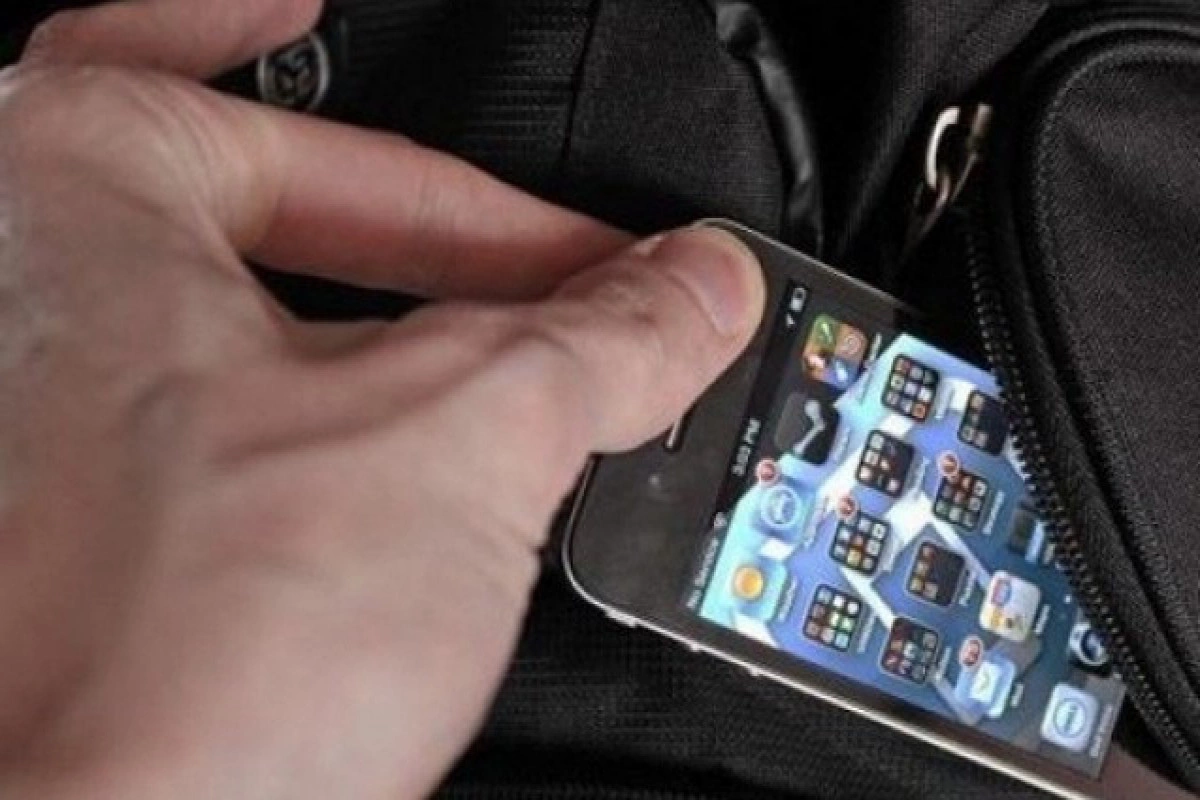 Avtobusda sürücünün telefonunu götürüb qaçan sərnişin saxlanılıb