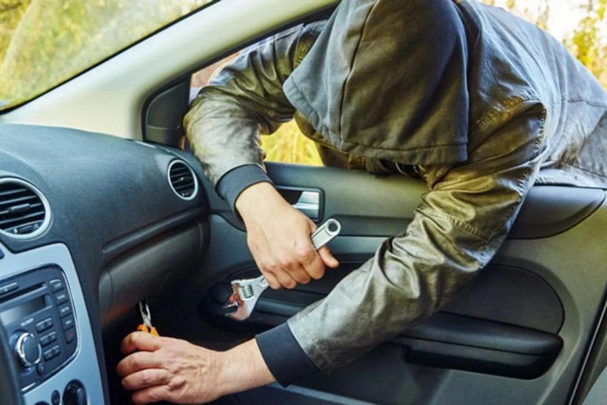 Avtomobildən oğurluq edən şəxs saxlanılıb