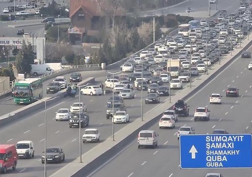 Avtovağzal Kompleksinin qarşısında yol qəzası sıxlığa səbəb olub - YENİLƏNİB