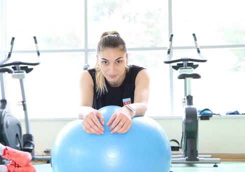 Ayşən Abduləzimova: 