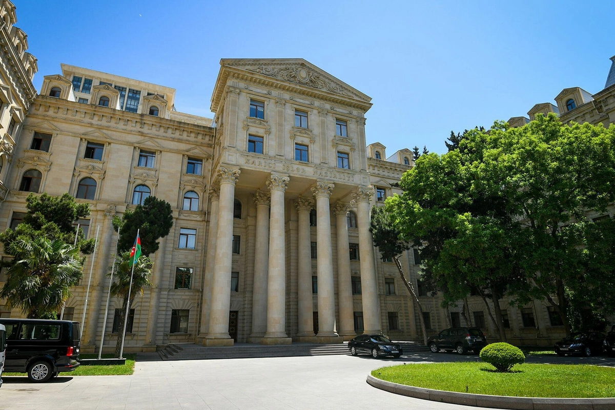 Azərbaycan XİN Ermənistanda Türkiyə bayrağının yandırılmasını pisləyib