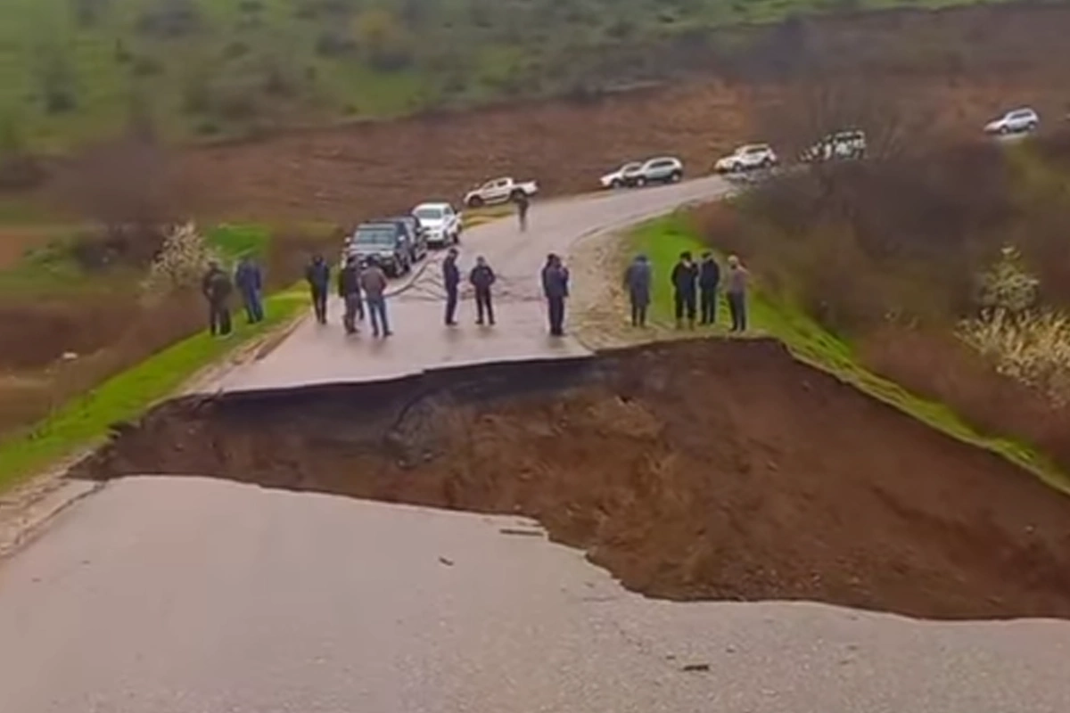 Azərbaycanda bu avtomobil yolunun bir hissəsi çöküb