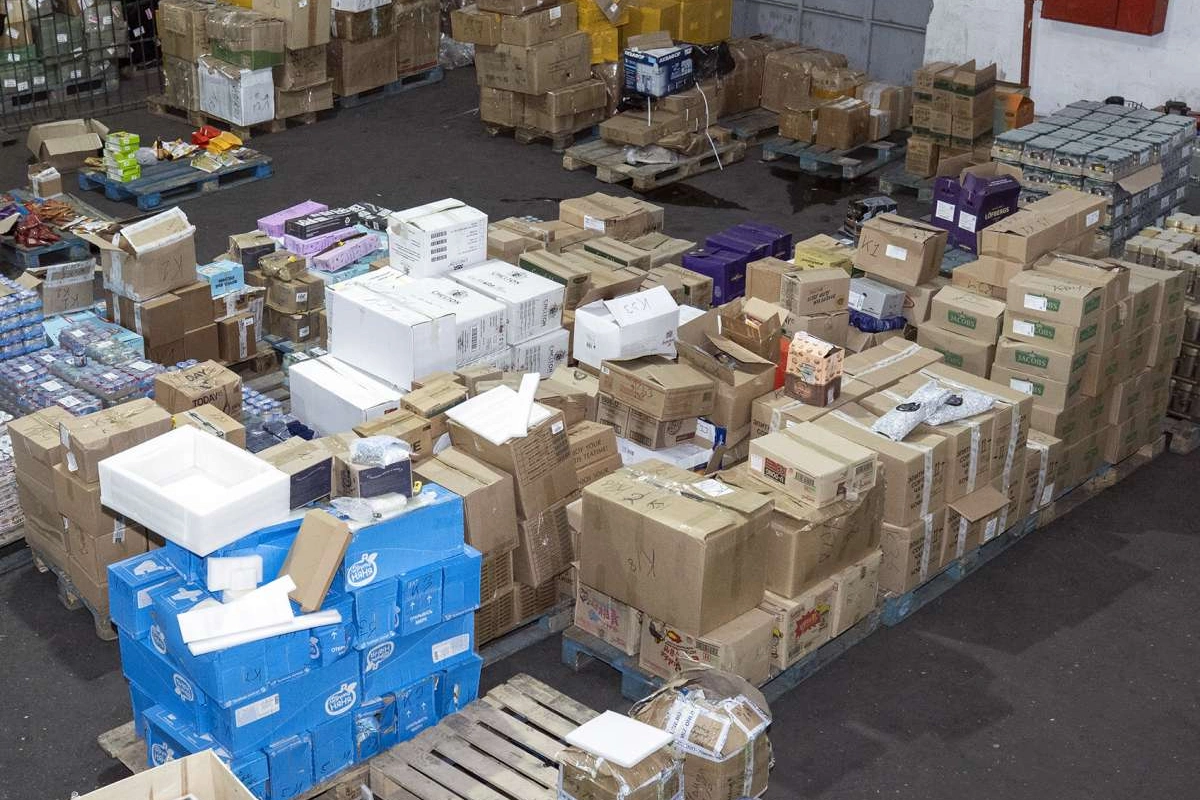 Azərbaycanda gömrük anbarlarında saxlanılan malların qiyməti ilə bağlı QƏRAR