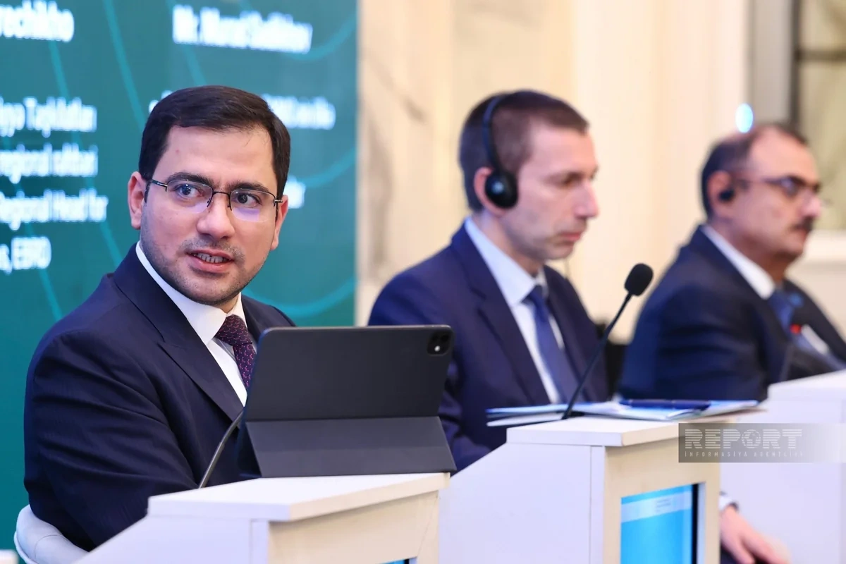 Azərbaycanda ictimai nəqliyyatın şarjında Azərbaycanda ictimai nəqliyyatın şarjında