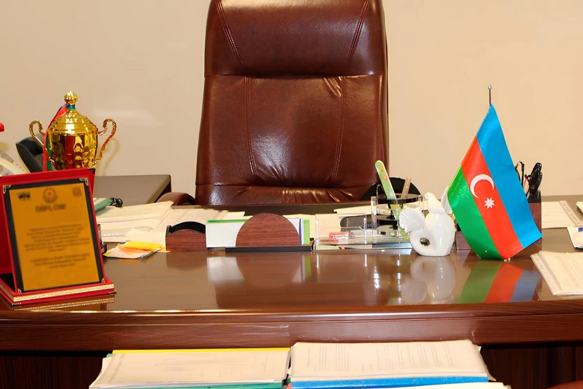 Azərbaycanda iki məktəbin direktorlarını 