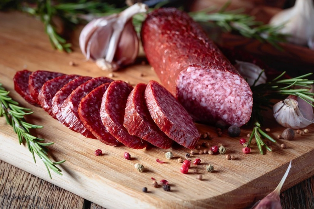 Azərbaycanda kolbasa istehsalı təxminən 4 % azalıb